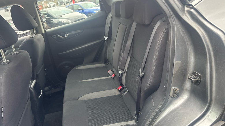 Nissan Qashqai 1.3 DiG-T Acenta Premium 5dr Petrol Hatchback